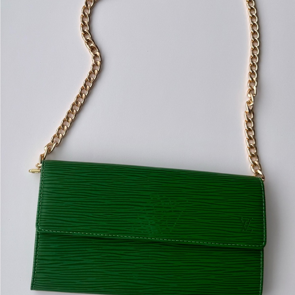 Louis Vuitton Green Epi Long Wallet with chain and COA - Picture 10 of 10
